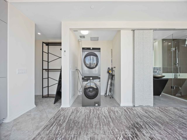 2612 - 197 Yonge St