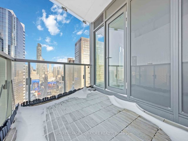 2612 - 197 Yonge St