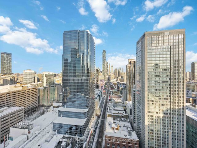 2612 - 197 Yonge St