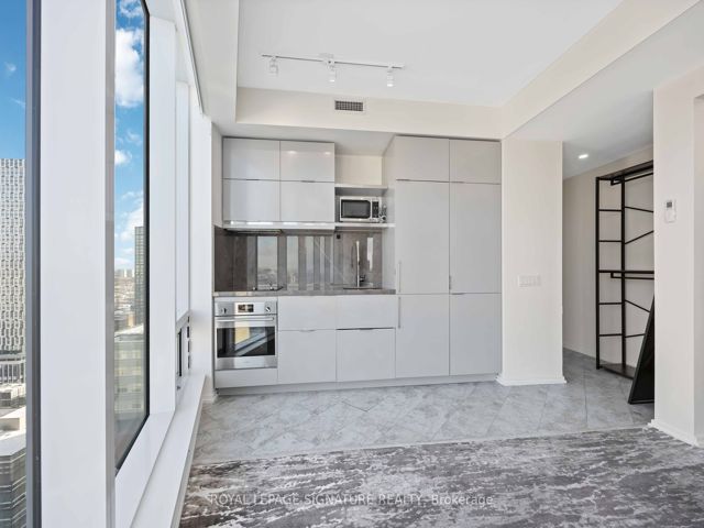 2612 - 197 Yonge St