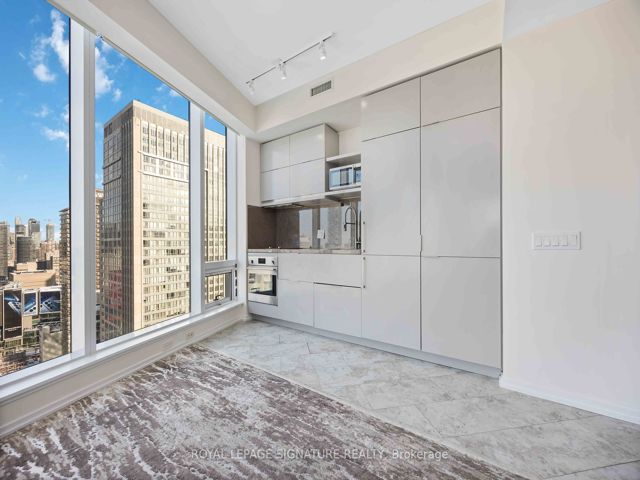 2612 - 197 Yonge St