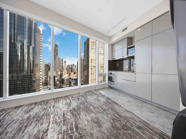 2612 - 197 Yonge St
