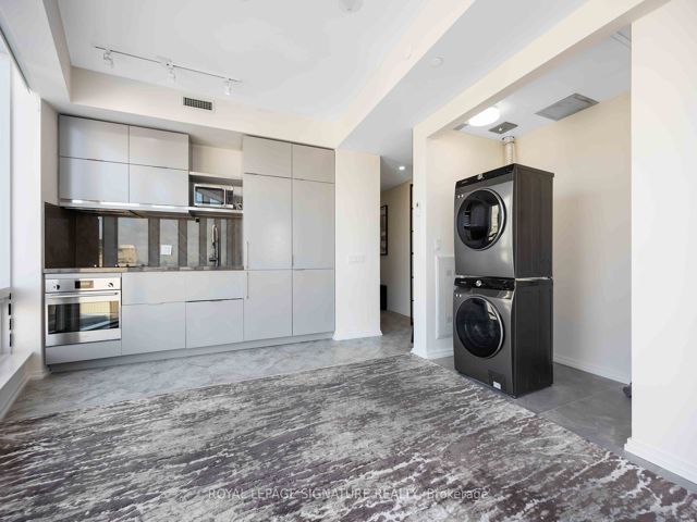 2612 - 197 Yonge St