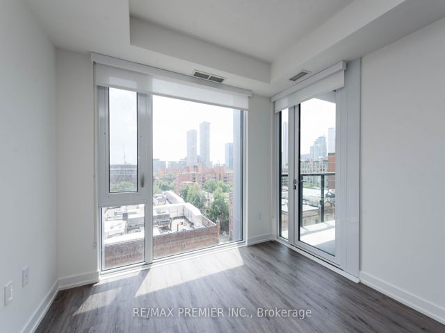 702 - 158 Front St E