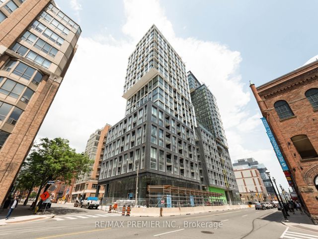 702 - 158 Front St E