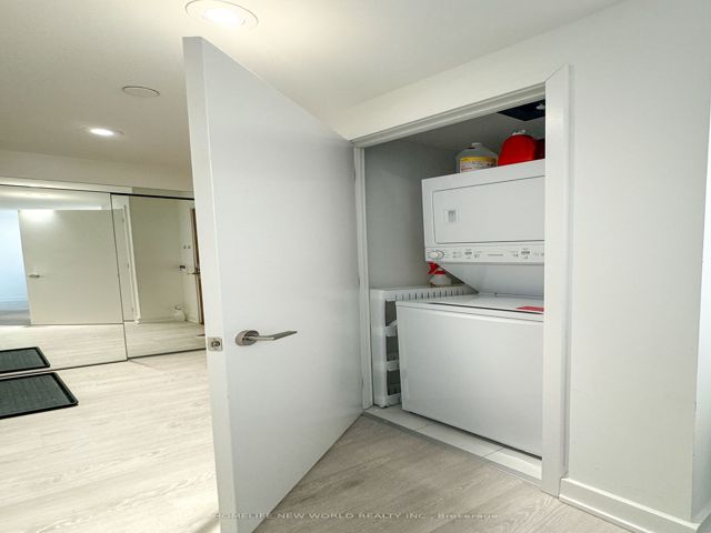 2402 - 15 Queens Quay E