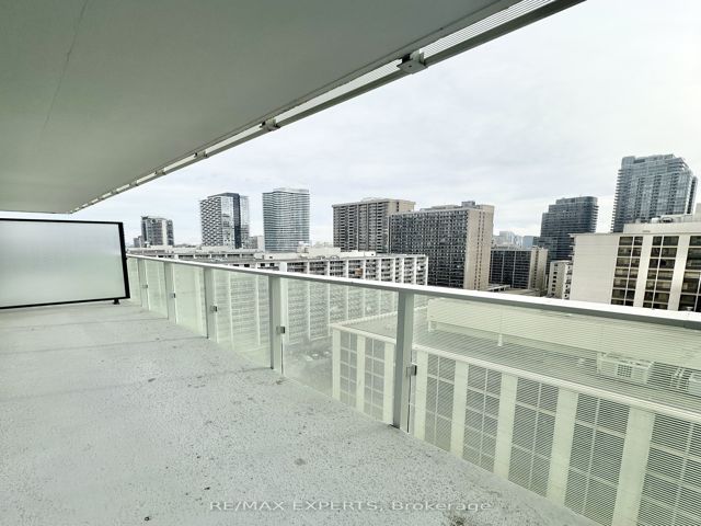 1310 - 501 Yonge St