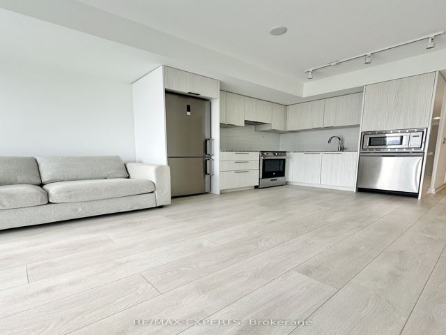 1310 - 501 Yonge St