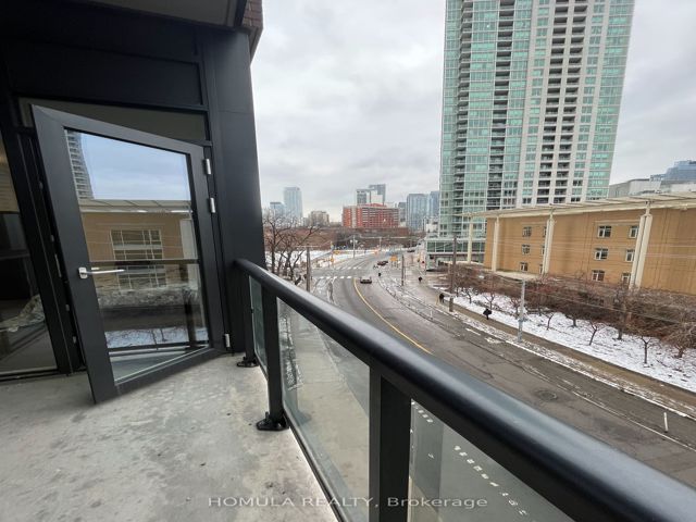 303 - 159 Wellesley St E