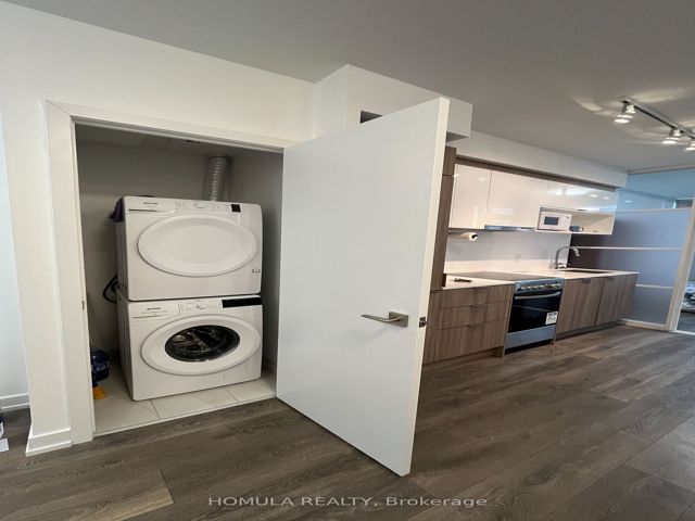 303 - 159 Wellesley St E