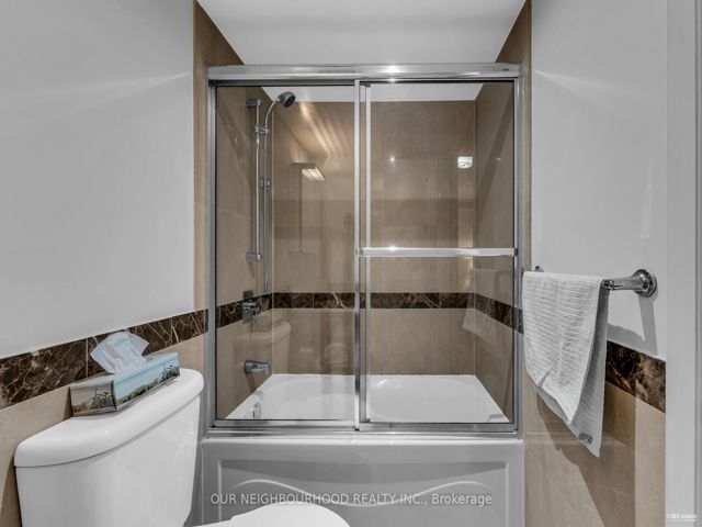 220 - 650 Sheppard Ave E