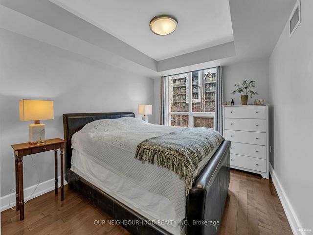 220 - 650 Sheppard Ave E