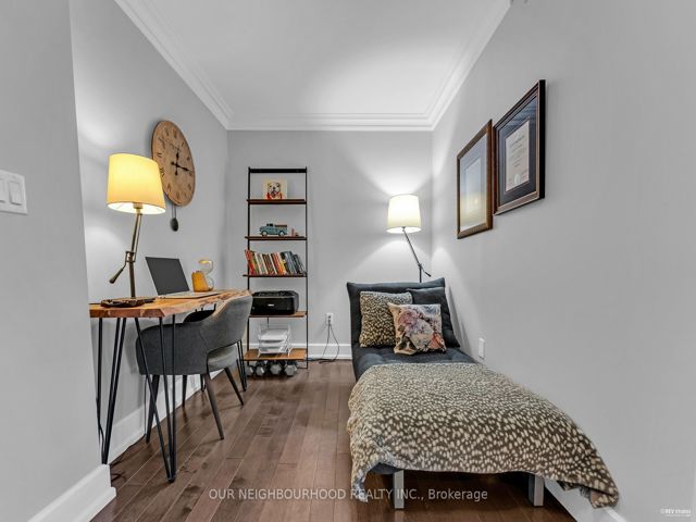 220 - 650 Sheppard Ave E