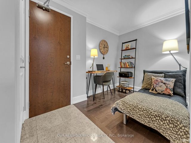 220 - 650 Sheppard Ave E