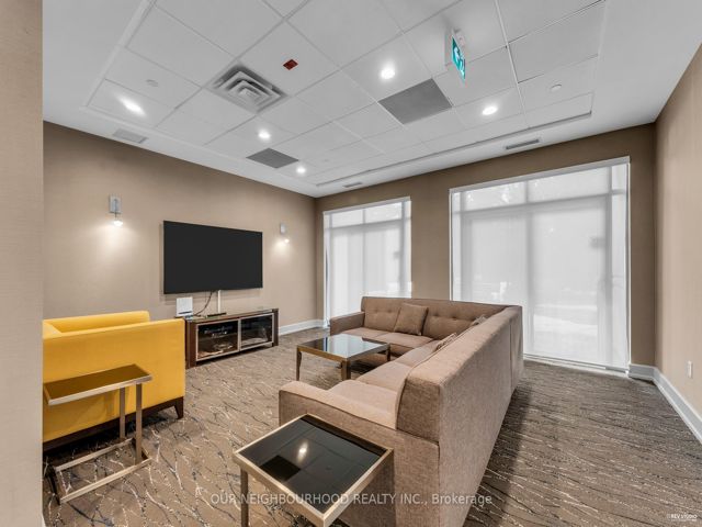 220 - 650 Sheppard Ave E
