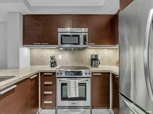220 - 650 Sheppard Ave E