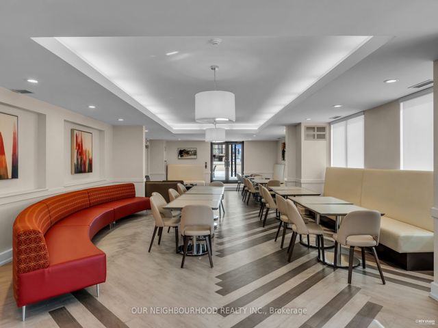 220 - 650 Sheppard Ave E