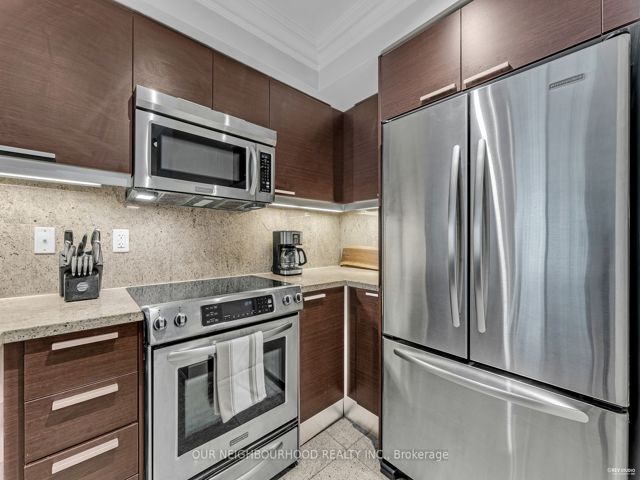 220 - 650 Sheppard Ave E