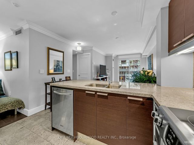 220 - 650 Sheppard Ave E