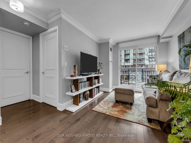 220 - 650 Sheppard Ave E