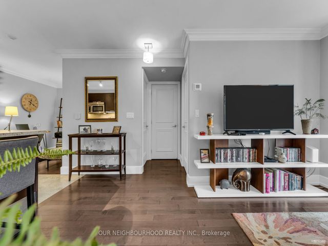 220 - 650 Sheppard Ave E