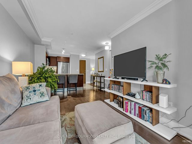 220 - 650 Sheppard Ave E