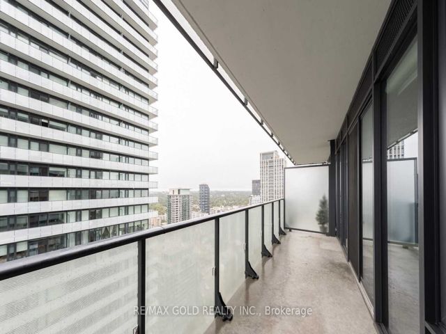 2801 - 185 Roehampton Ave