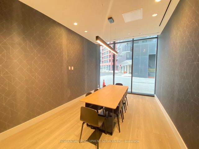 320 - 30 Tretti Way
