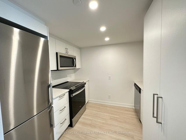 320 - 30 Tretti Way