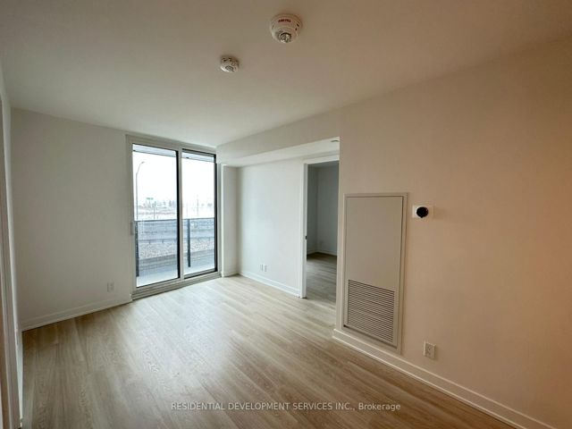 320 - 30 Tretti Way