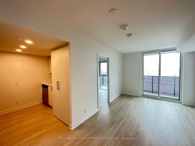 320 - 30 Tretti Way