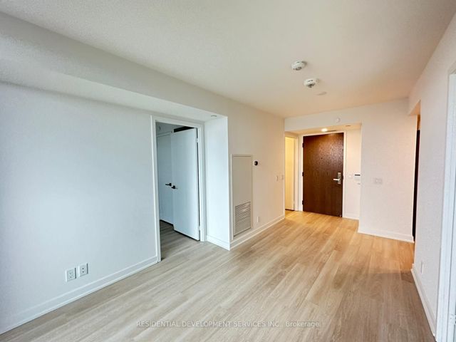 320 - 30 Tretti Way