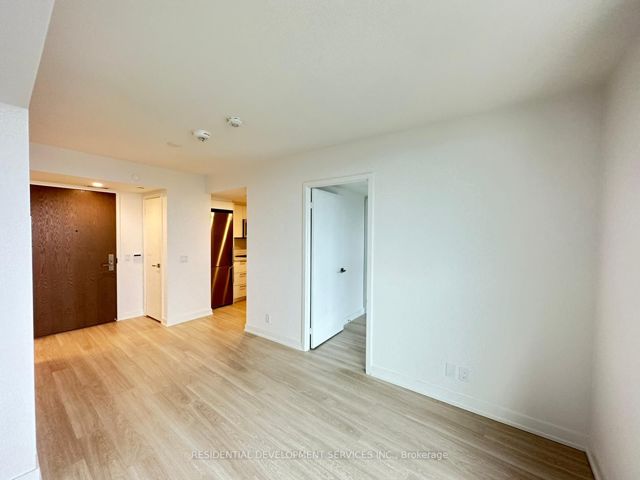 320 - 30 Tretti Way