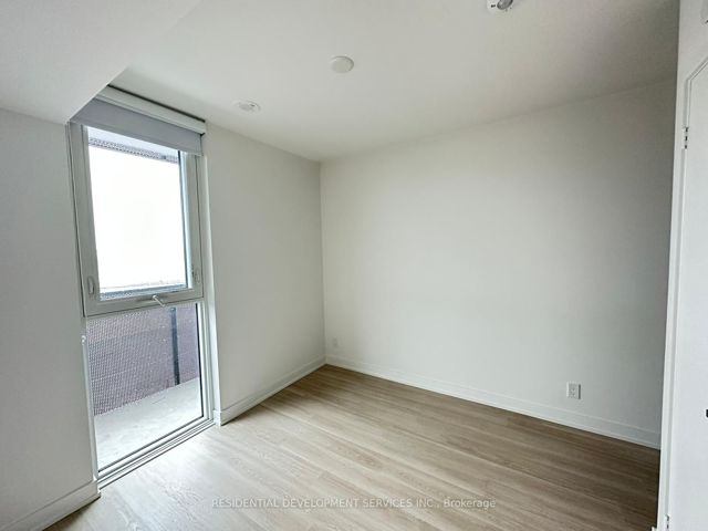 320 - 30 Tretti Way