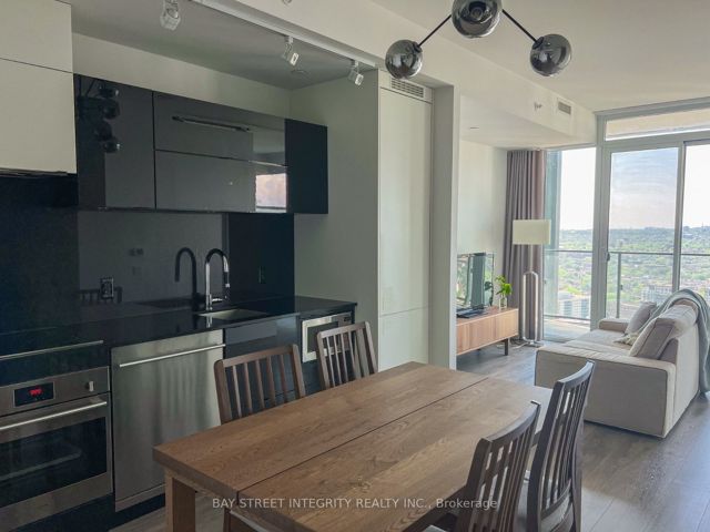 3203 - 125 Peter St