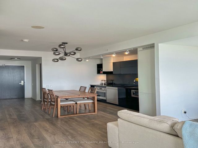 3203 - 125 Peter St