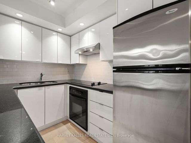 1412 - 140 Simcoe St