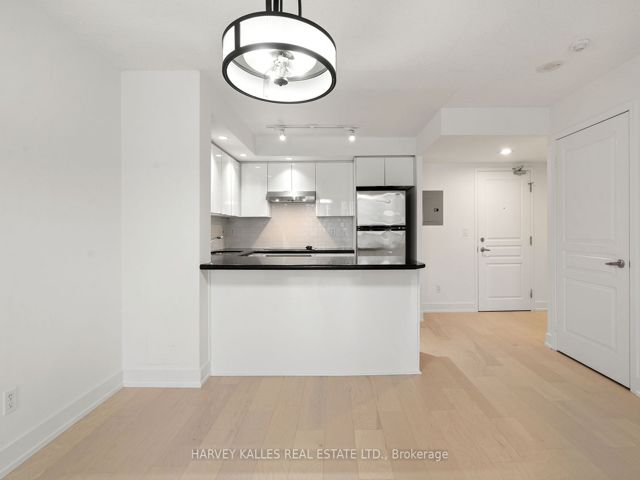 1412 - 140 Simcoe St