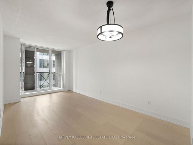 1412 - 140 Simcoe St