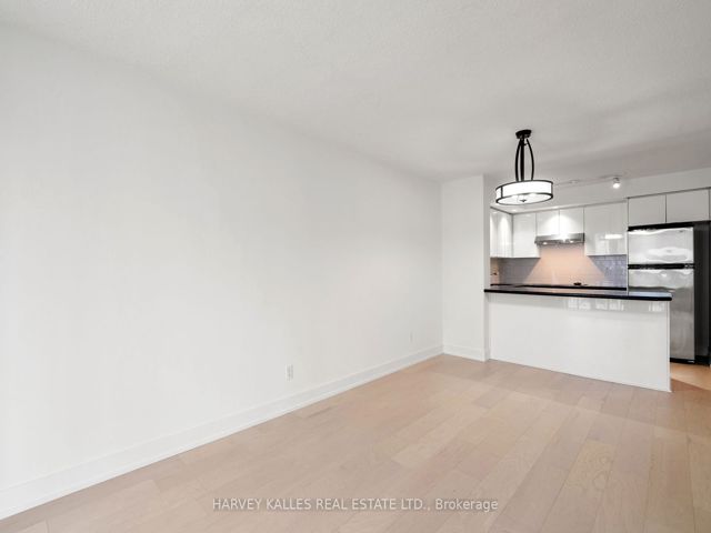 1412 - 140 Simcoe St
