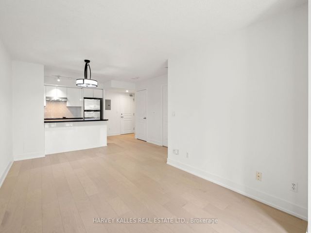 1412 - 140 Simcoe St