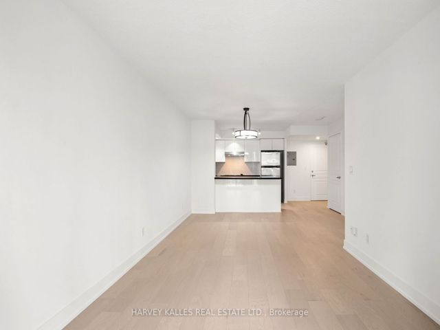 1412 - 140 Simcoe St