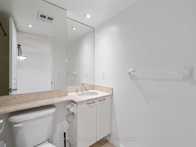 1412 - 140 Simcoe St