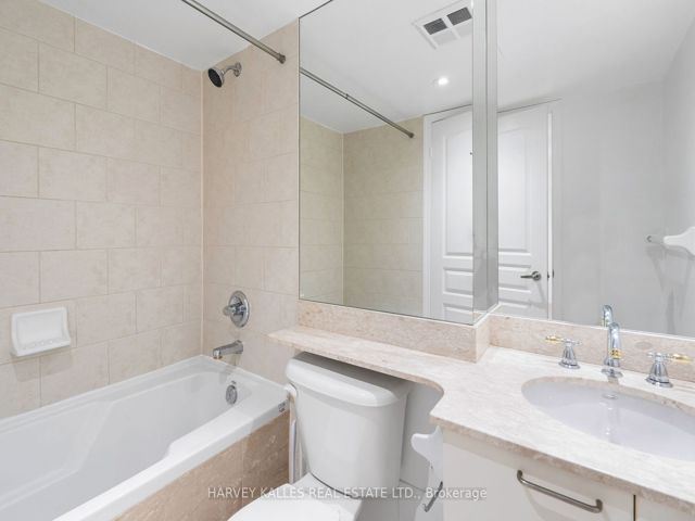 1412 - 140 Simcoe St