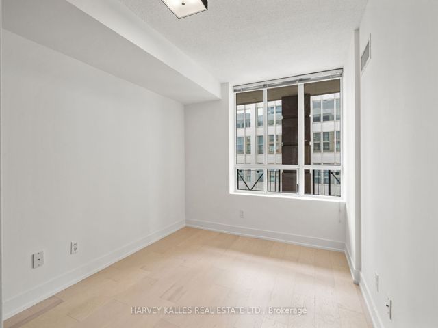 1412 - 140 Simcoe St