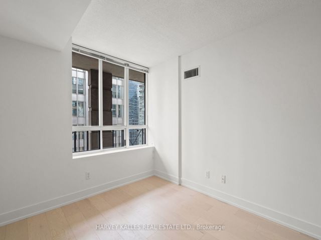 1412 - 140 Simcoe St