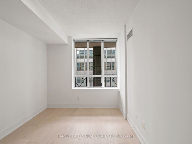 1412 - 140 Simcoe St