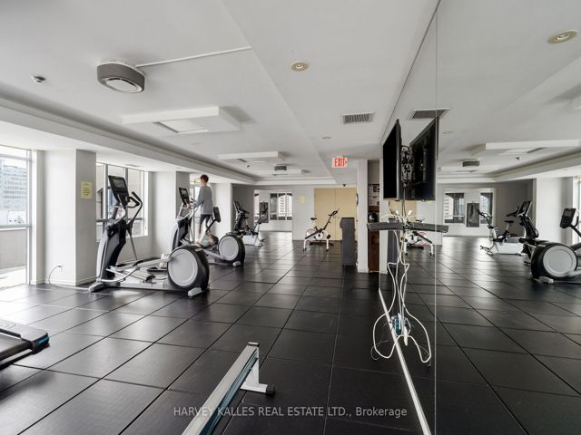 1412 - 140 Simcoe St