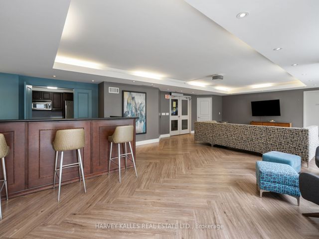 1412 - 140 Simcoe St