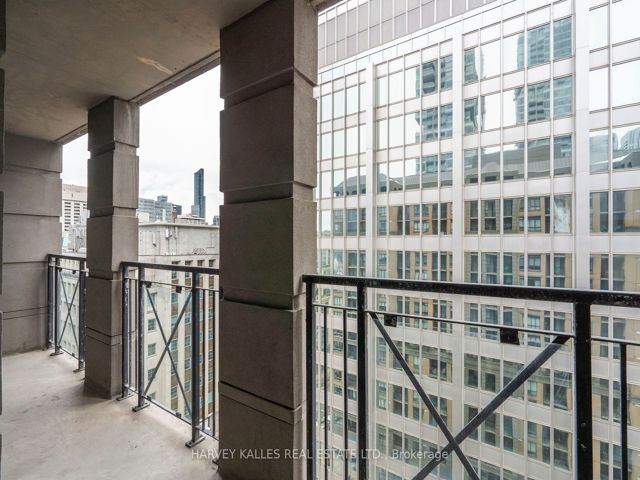 1412 - 140 Simcoe St